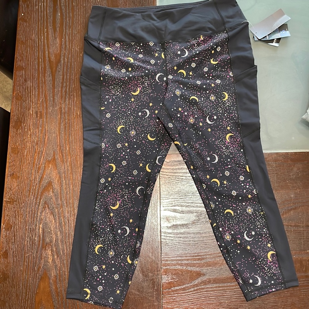 Torrid size 2 High Rise Crop Leggings
